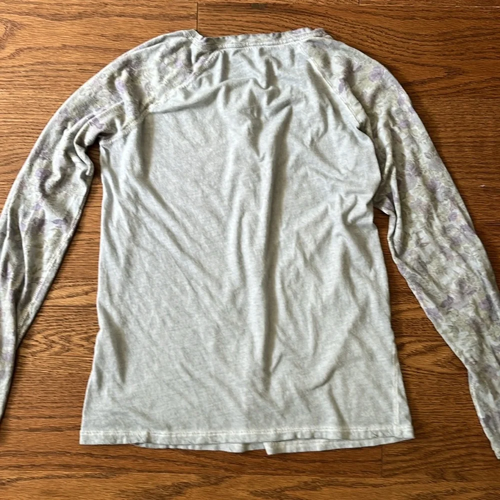 Lucky Brand Vintage Blue Henley. - Picture 7 of 7